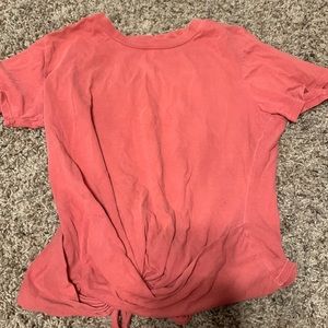 t shirt crosses in the front and has a hole on the back where you can tie it.